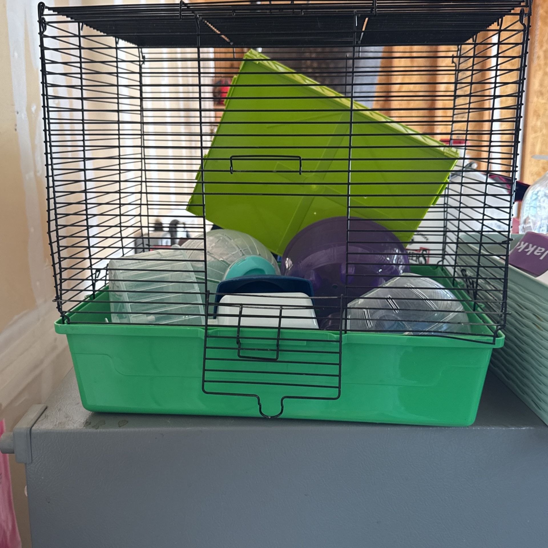 Hamster Cage With 2 Balls, Wheel, Platform, Dish And Bed