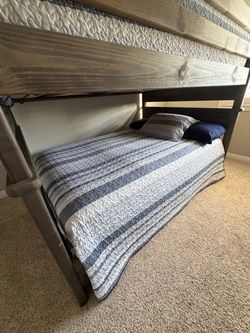 Summit Grey Full Over Full Wood Bunk Bed – Like New
