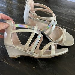 Girl sandels size 2