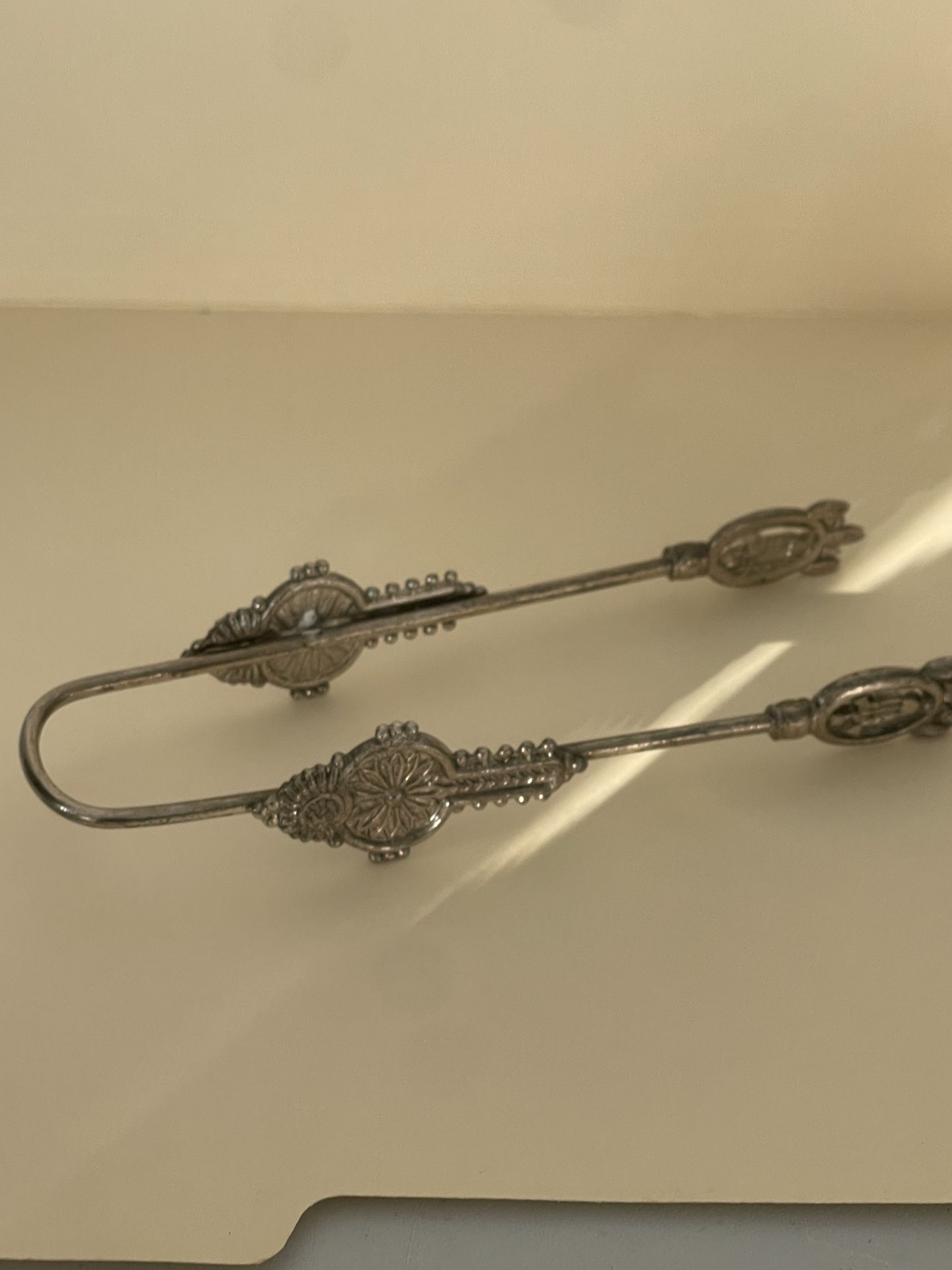 ANTIQUE 1880s Victorian PICKLE castor TONG silver plate CLAW FEET 6 "