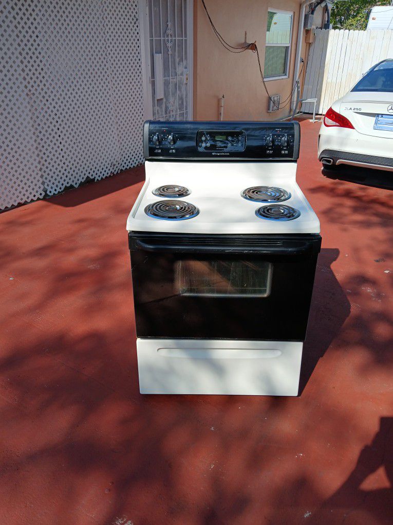 Stove 30 Inches Very Nice And Like New Model Frigidaire Price $175
