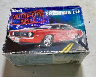 Revell '69 Camaro Z/28 Model Kit 1:25