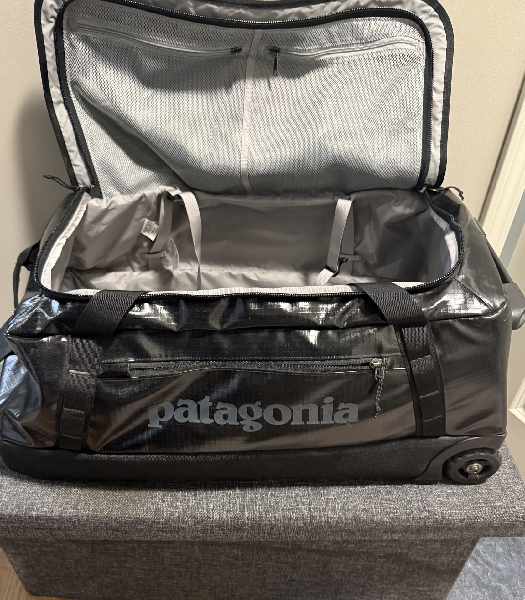 Patagonia 70L Black Hole duffel (w Rollers)