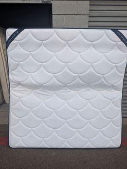 DreamCloud Classic Hybrid Mattress, King, Like New, Great Condition