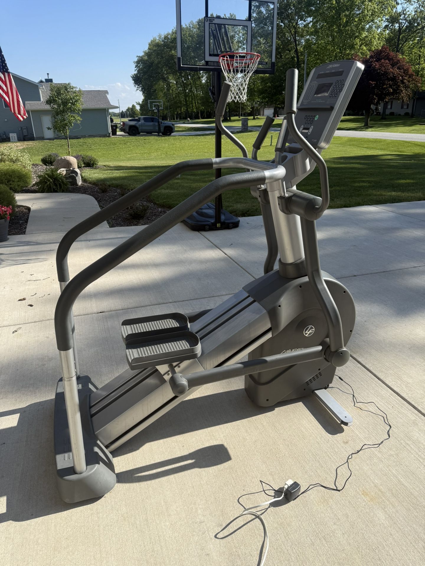 Life Fitness Summit Trainer