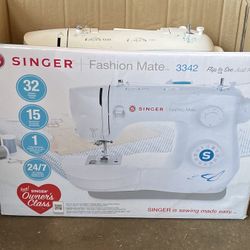 SINGER SEWING MACHINE 
