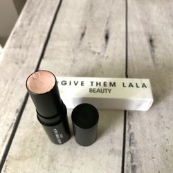 # GIVE THEM LALA BEAUTY Highlighting Stick - Frozen Full Size. 