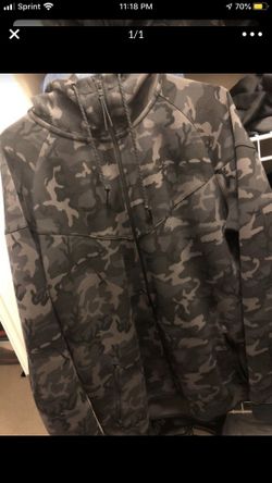 Nike tech fleece camo size xl barely worn good condition // Jordan