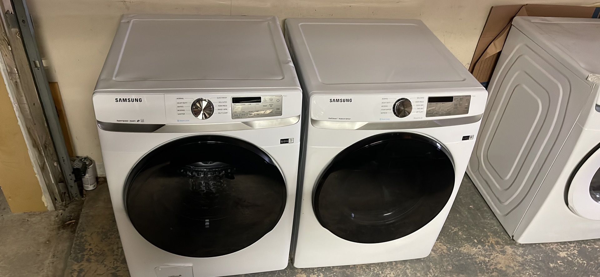 New Open Box Samsung Washer And Dryer 27” Scratch And Dents 