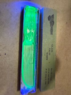 $250 OBO 1939 uranium glass fruit knife in original box