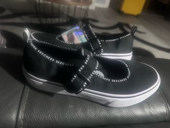 New Skechers Low-Top Canvas Sneakers and Under Armour snickers