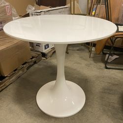 Clean White Modern Tulip Dining Table