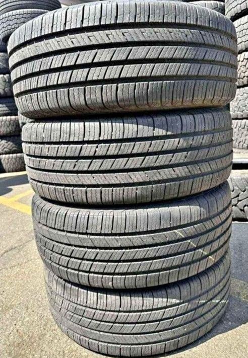 215 65 16 MICHELIN TIRES Con 80% De Vida Las 4tires