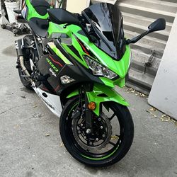 2022 Kawasaki Ninja 400 KRT