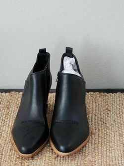 Womens booties size 10