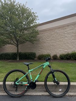 Polygon Cascade 4 27.5 Mountain Bike — Small Frame