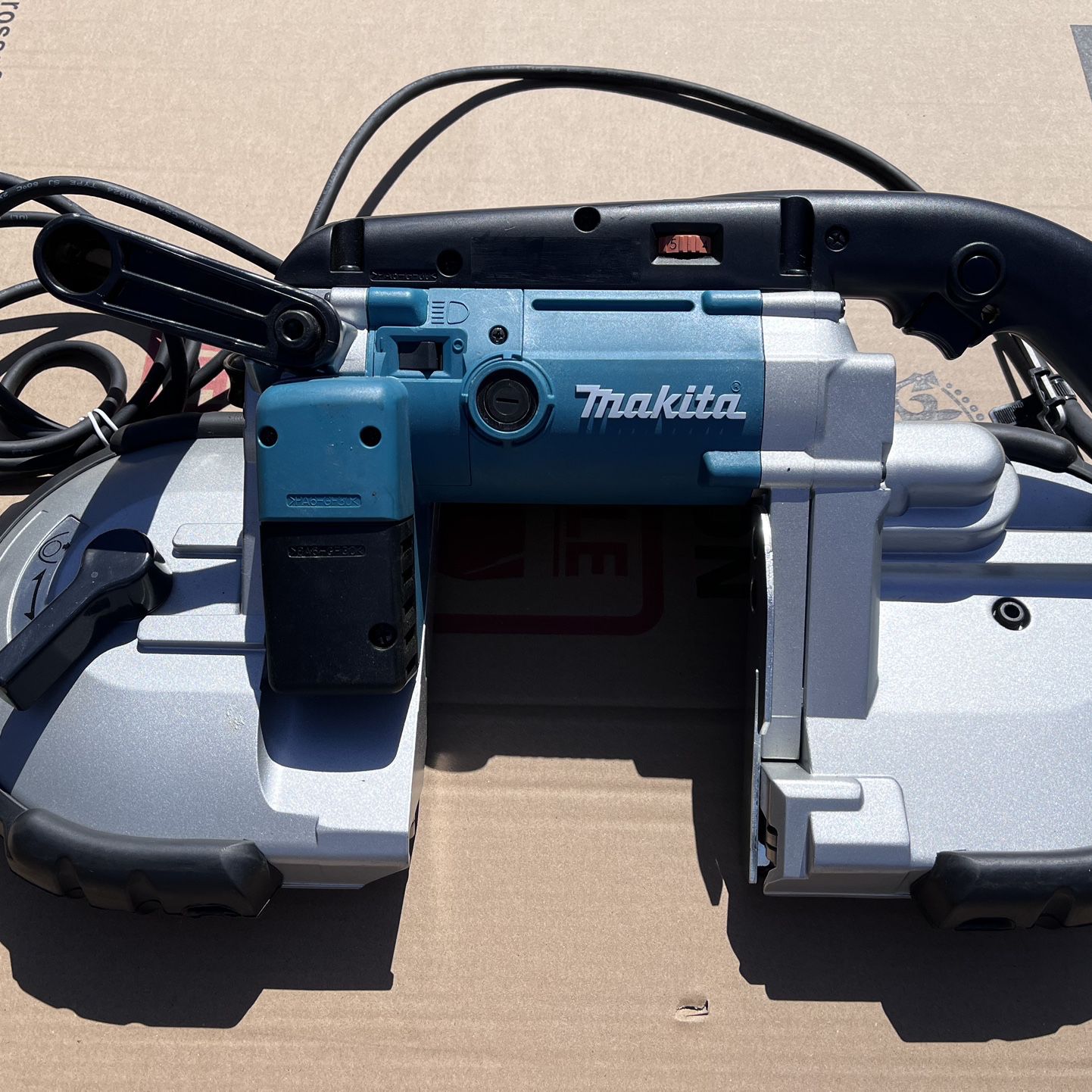 Makita 2107FZ 6.5 Amp Variable Speed Portable Band Saw with Light  without Lock-On for Sale in San Diego, CA OfferUp