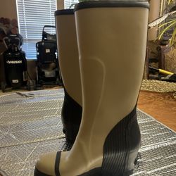 SOREL Woman Boots Size 9