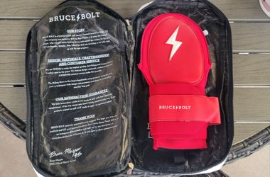Bruce Bolt RedSloding Mitt New