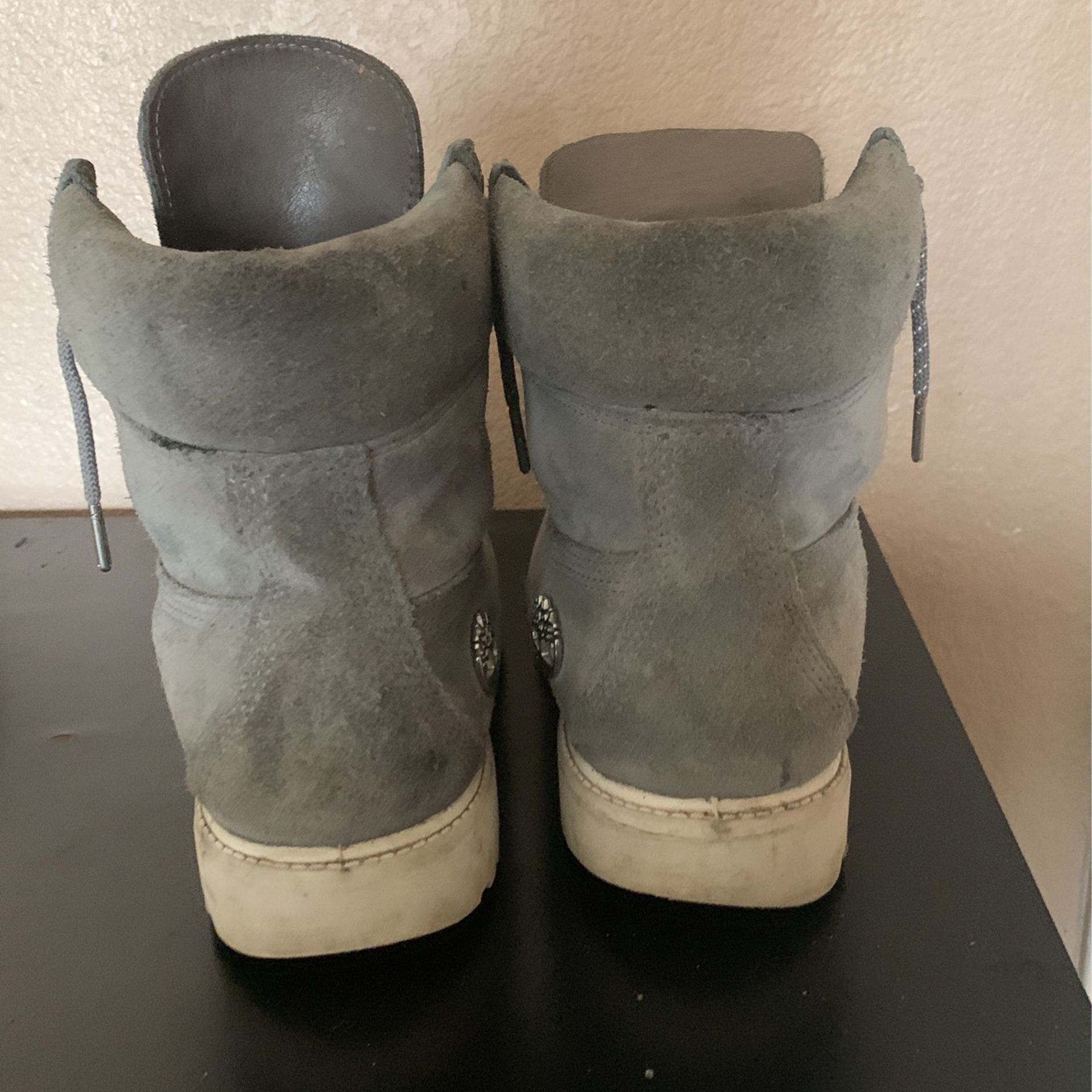 Gray Timberlands (negotiable)