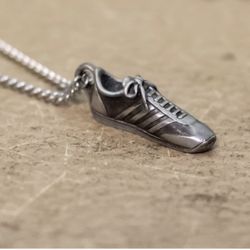 18 inch, Vintage Silver Tone Stylish Shoe Pendant Elegant Necklace by Avon