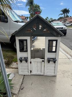 FREE Cedar Play House