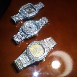 Three Pieces Set https://offerup.com/redirect/?o=TGFiLkRpYW1vbmRz Encrusted