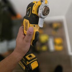 Oscillating Multi Tool W/ Battery 