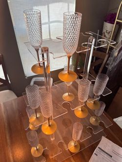 Tall acrylic stand for champagne/wine l/martini glasses hold 32 cups. Sturdy assemble excellent condition.