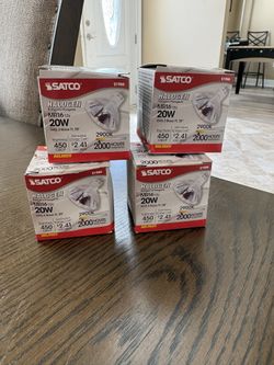 4 New in box. Satco halogen MR16 12v. 2000 hrs. 20w. S1966
