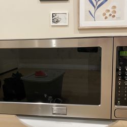 24” Like-new Frigidaire Microwave 