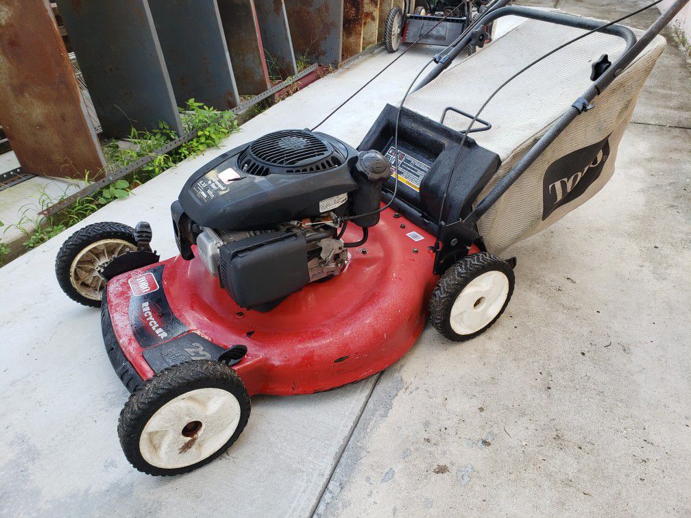 Toro lawn mower 6.75hp self propelled 22"cut with bag