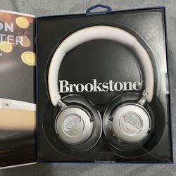 Brookstone Acoustic Pro Wireless Metered Headphones