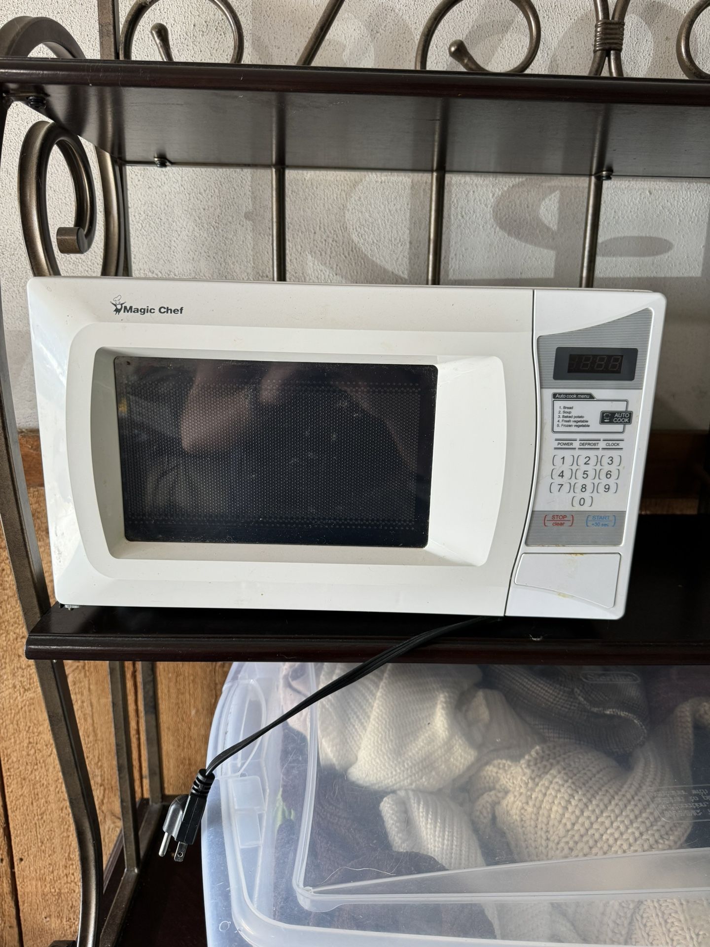 Magic Chef - Microwave