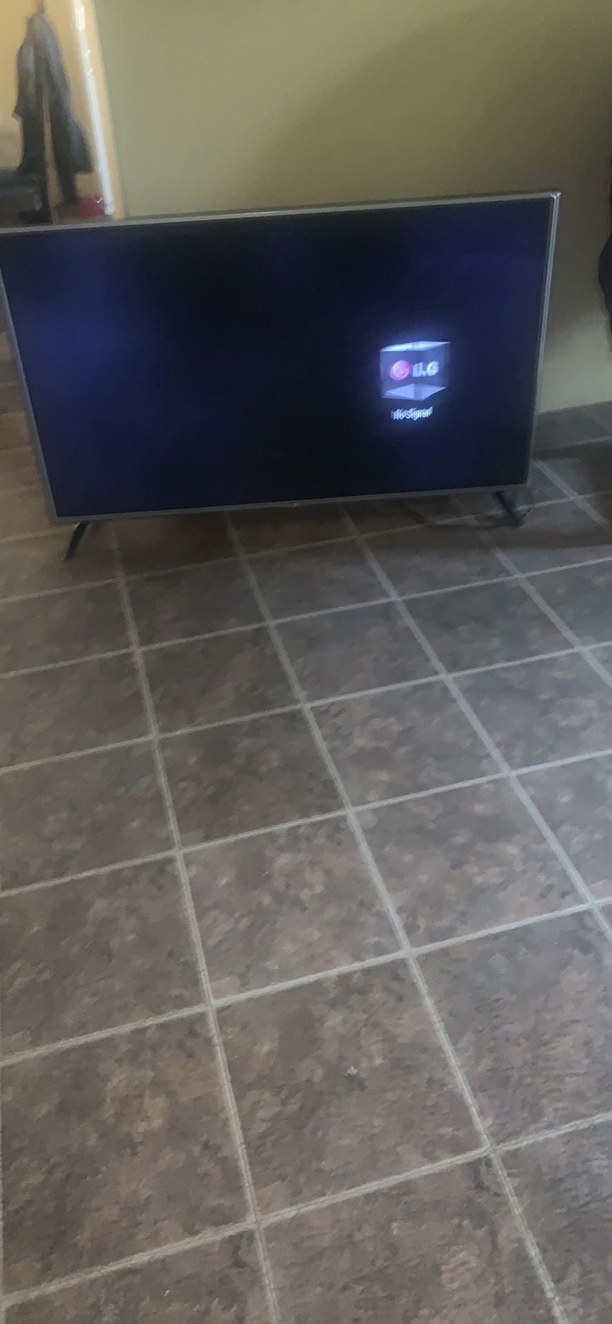 LG TV 49inc still new don’t have the tv Remote
