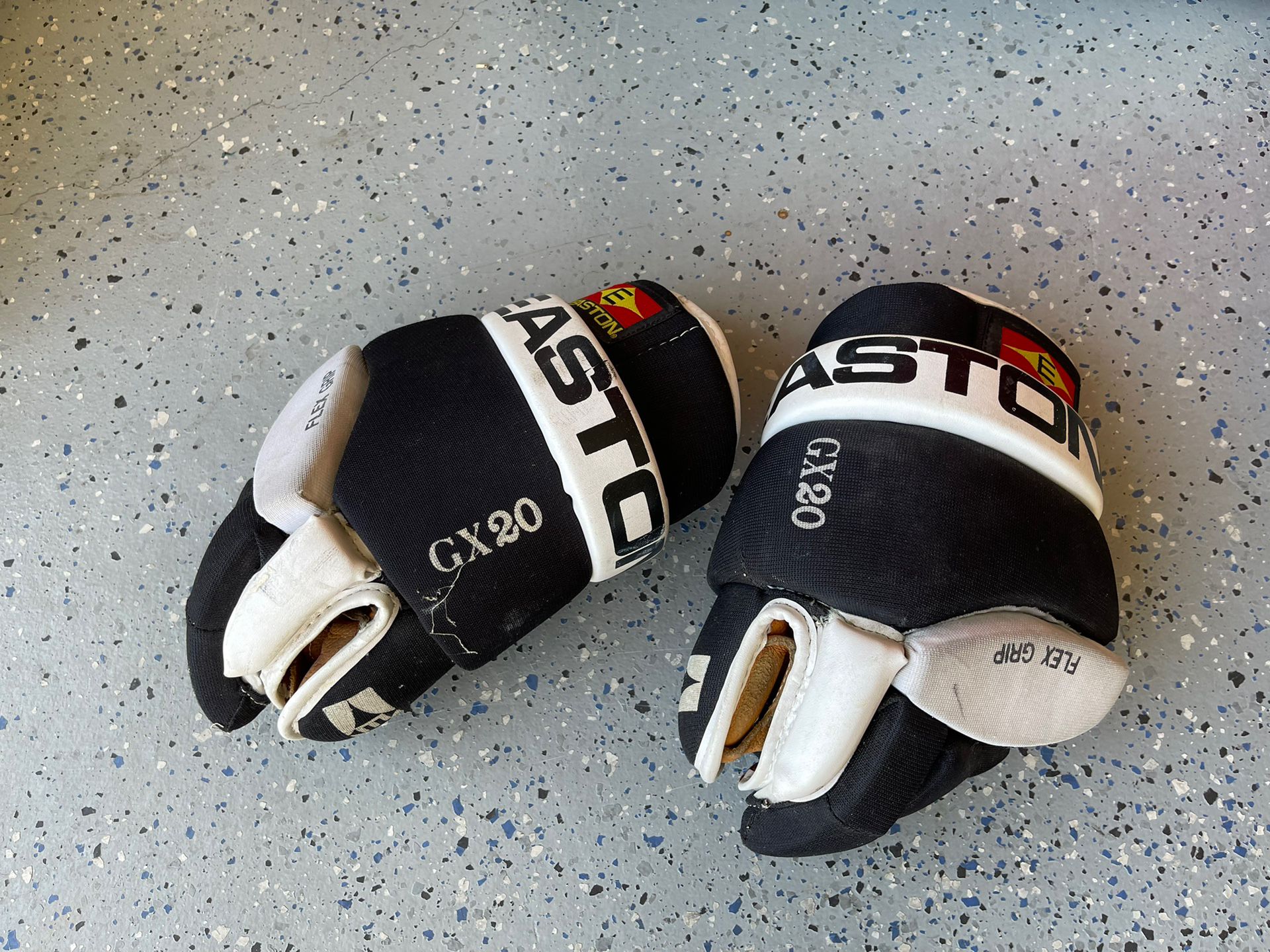 Easton Hockey Gloves 13.5