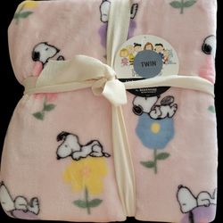 Snoopy Twin  VelvetLoft Blanket 60x90in 
