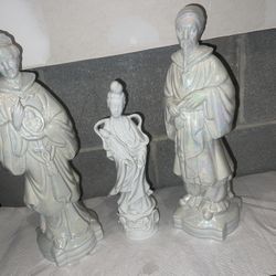 Vintage Iridescent Porcelain Figurines – Set of 3 ✨