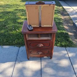 NICE 2 PIECE SET DRESSER 