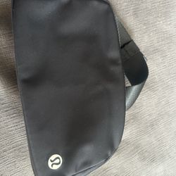 Lulu lemon Black belt Bag brand New 