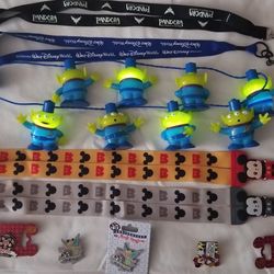 Disney lanyard and pins originals