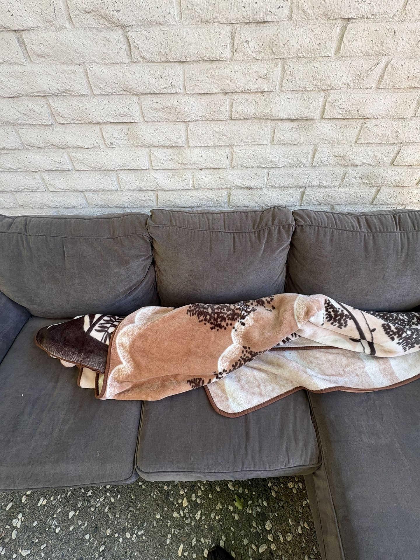 🛋️ Gray Sectional Couch - $100 OBO - MUST GO ASAP!