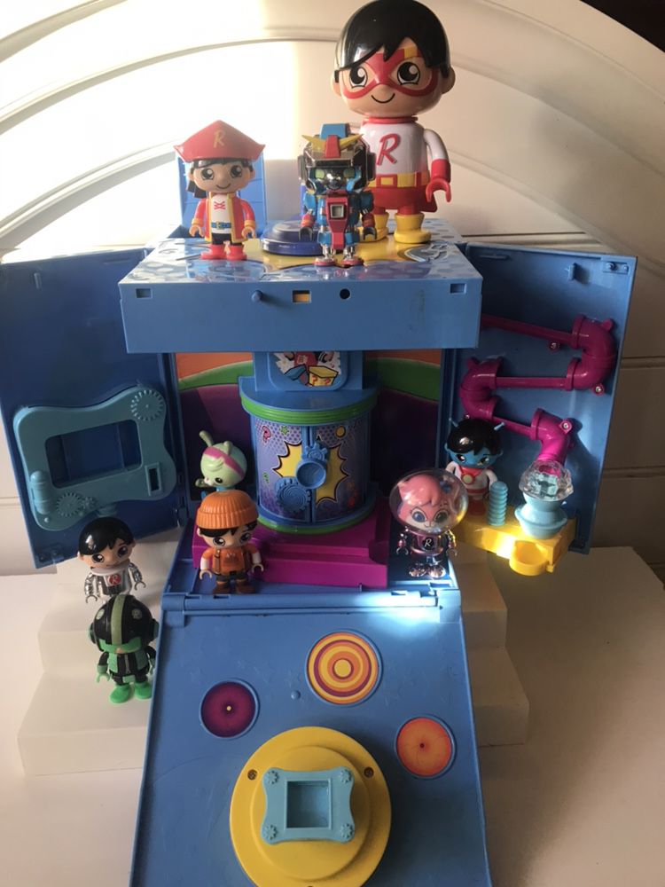 Toys! Ryan’s World! Box & Figurines