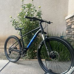 Mountain 🏔️ Giant Bike 