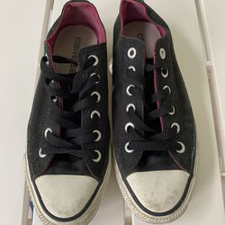 Woman Converse Shoes Size 7