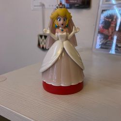 Princess Peach Amiibo Figure