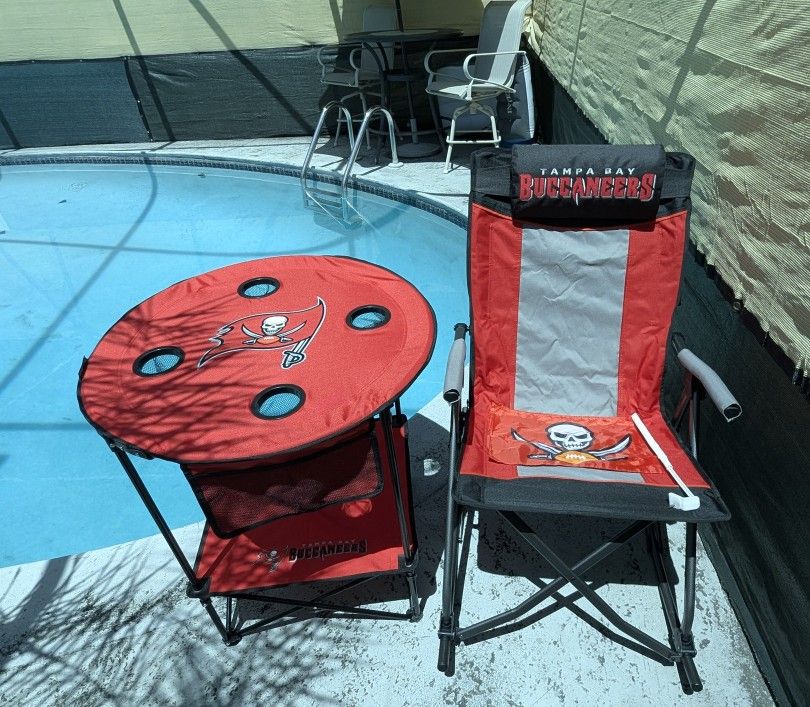 TAMPA BAY BUCS  (1) ROCKING CHAIR & (1) BUCS TABLE 🏆🥳🎁 NEW
