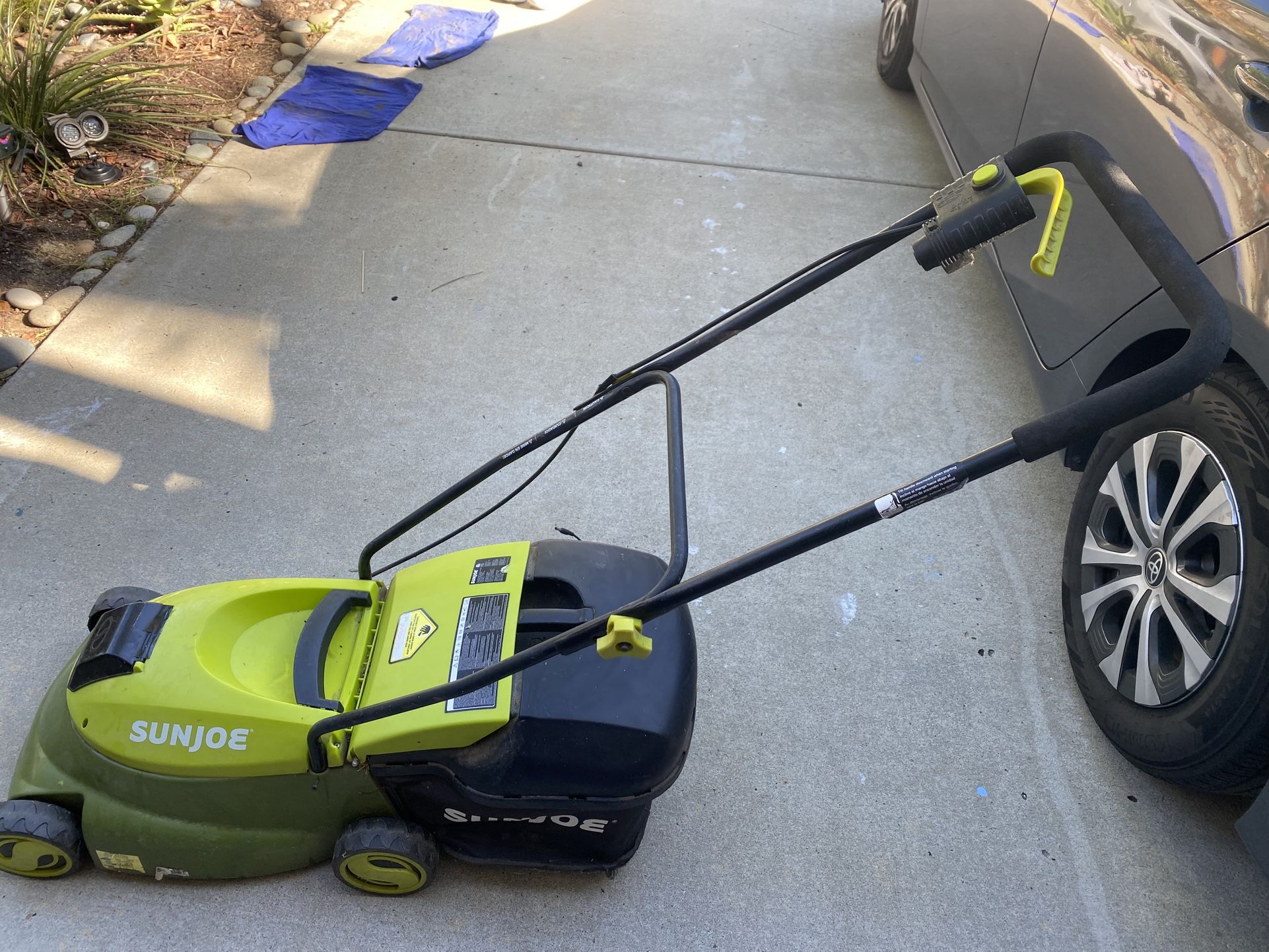 Sun Joe electric Lawn Mower With Charger