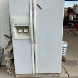 Refrigerator 