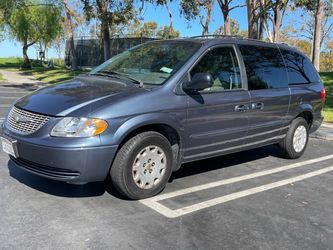 2002 Chrysler Town & Country - smogged - factory baby seats - OUT THE DOOR PRICE!